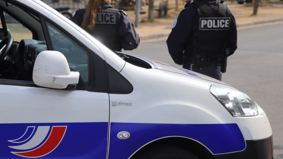 Grenoble : contr&ocirc;l&eacute; positif &agrave; la coca&iuml;ne apr&egrave;s avoir percut&eacute; une voiture de police