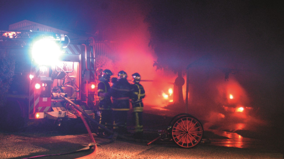 Is&egrave;re : l&rsquo;incendie de six autocars &agrave; Vif provoqu&eacute; par un accident, un jeune conducteur poursuivi