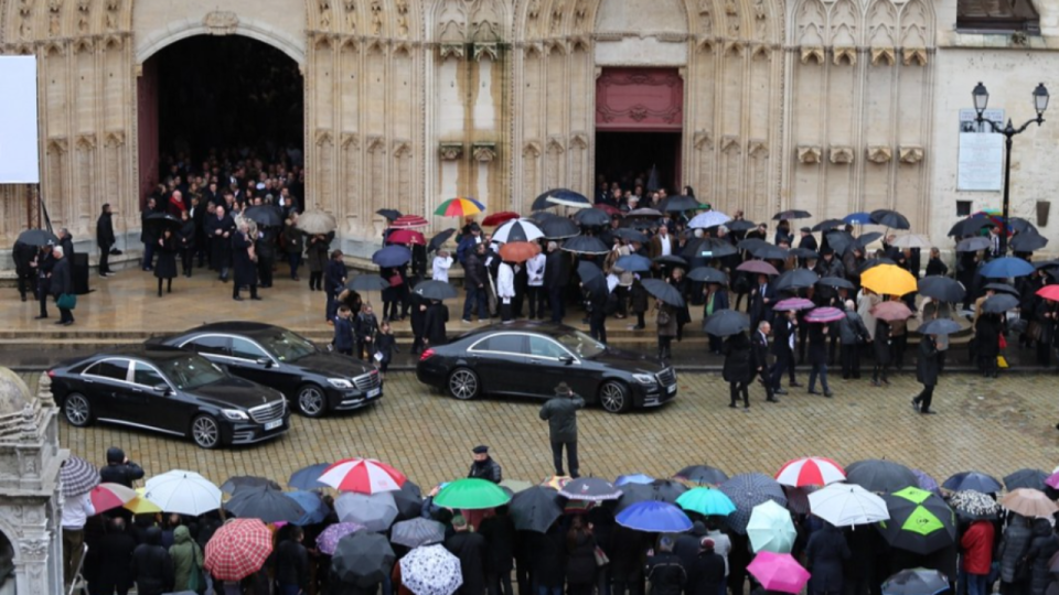 Une foule immense pour rendre un dernier hommage &agrave; Christophe Vigouroux
