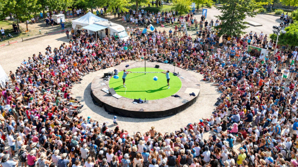 Grenoble : le festival &laquo; Merci, Bonsoir ! &raquo; transforme le parc Bachelard en sc&egrave;ne &agrave; ciel ouvert