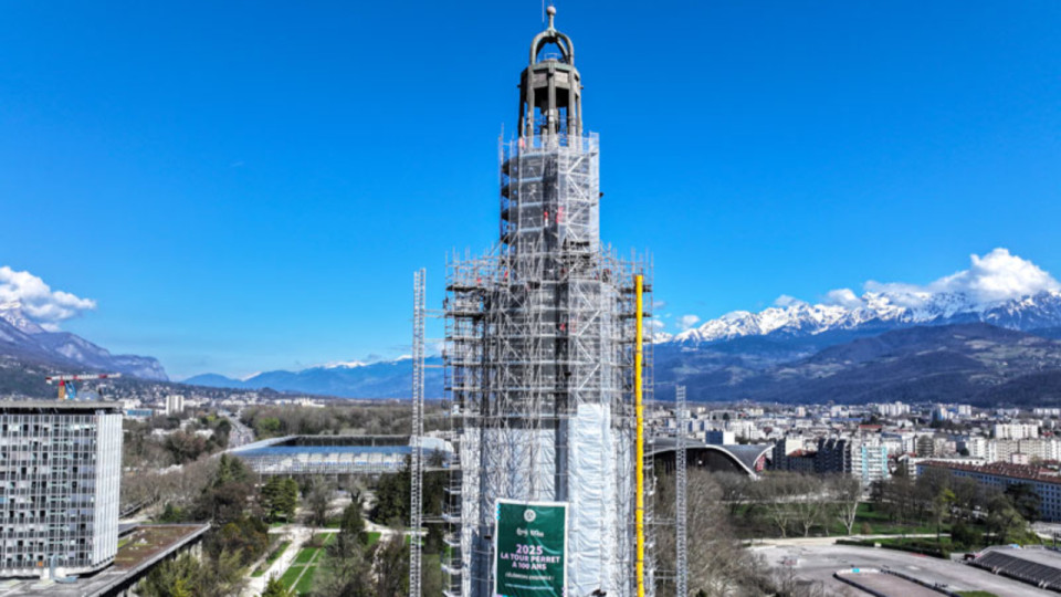 Grenoble : la tour Perret attire 12 000 visiteurs, mais ses d&eacute;buts restent contrari&eacute;s