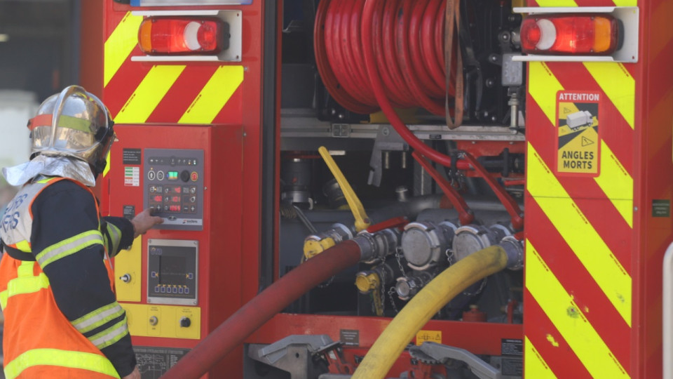 Is&egrave;re : une grange ravag&eacute;e par un incendie, une famille contrainte de quitter sa maison