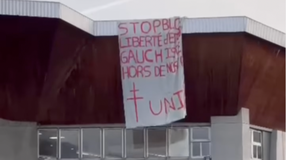 Grenoble : l&rsquo;UNI tente de d&eacute;bloquer une fac et d&eacute;ploie une banderole &ldquo;gauchistes hors de nos facs&rdquo;