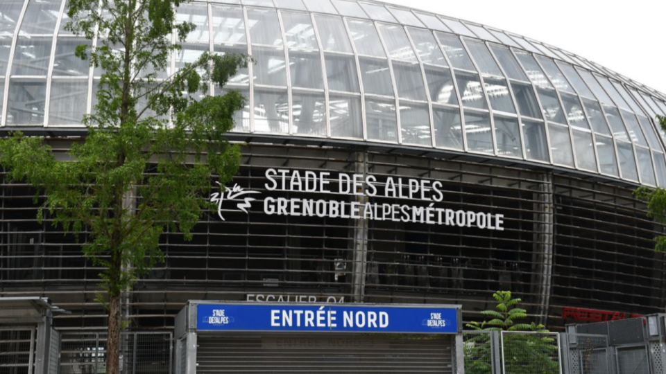 Le Stade des Alpes pourrait changer des noms : les Red Kaos menacent de cibler une &eacute;ventuelle marque partenaire
