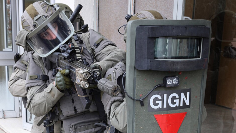 Paul Barril, cofondateur du GIGN originaire de l&rsquo;Is&egrave;re, s&rsquo;est &eacute;teint &agrave; 80 ans