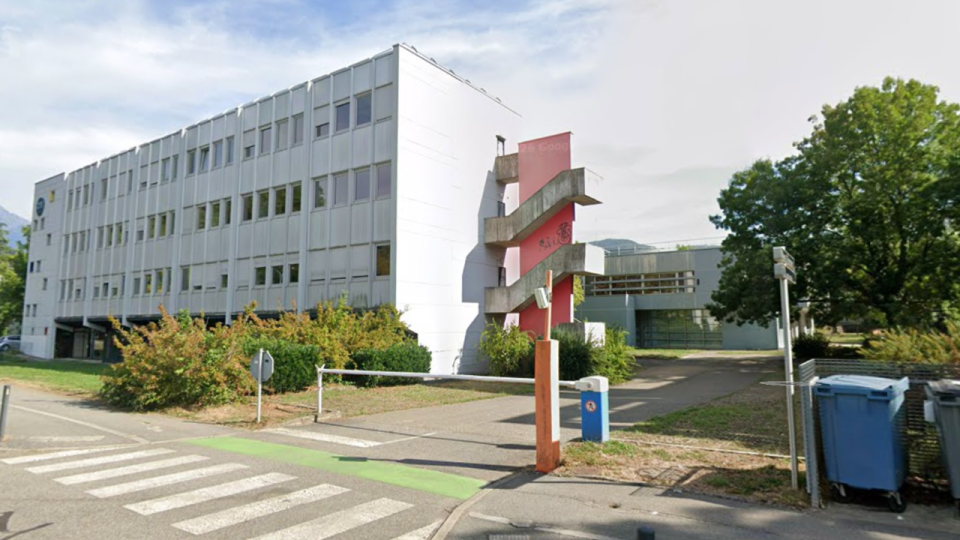 Grenoble : face &agrave; 150 &eacute;tudiants mobilis&eacute;s, le pr&eacute;sident de l&rsquo;UGA &eacute;courte un &eacute;change tendu