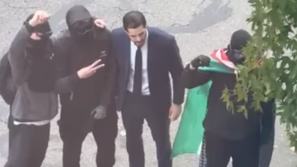 Grenoble : Allan Brunon pose avec des casseurs, des sanctions r&eacute;clam&eacute;es