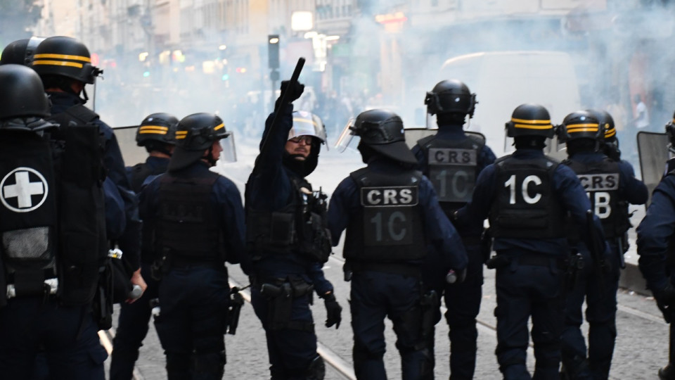 &Agrave; Grenoble, la peur des violences pousse certains commer&ccedil;ants &agrave; envisager l&rsquo;autod&eacute;fense