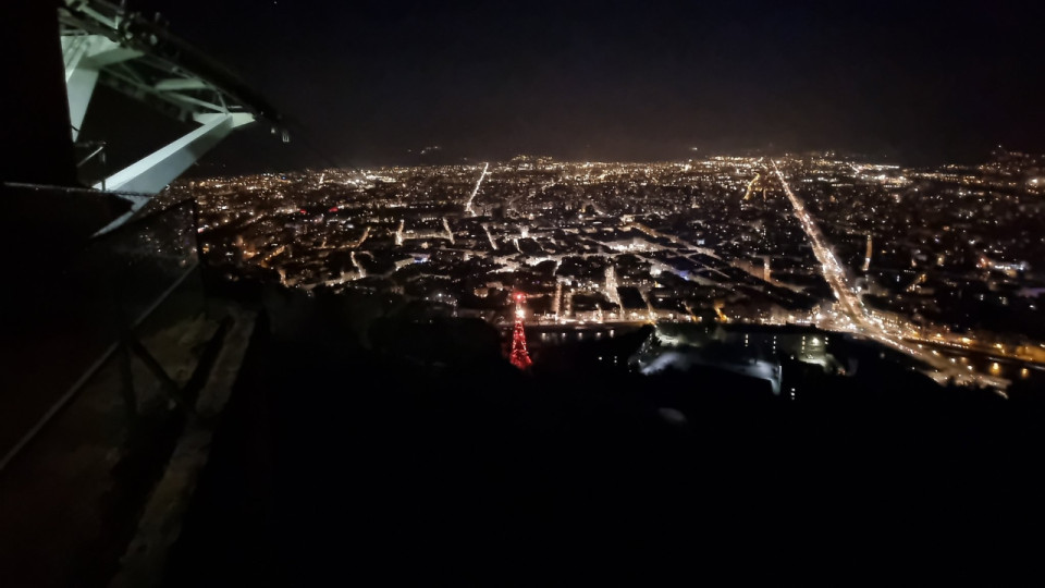 A Grenoble, le pyl&ocirc;ne de la Bastille change d&eacute;sormais de couleur selon la qualit&eacute; de l'air