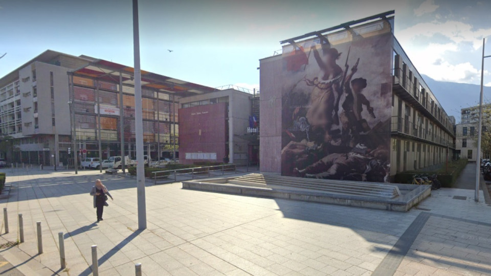 Après les émeutes, la mairie d'Echirolles va redéployer "La Liberté guidant le peuple" Après les émeutes, la mairie d'Echirolles va redéployer "La Liberté guidant le peuple"