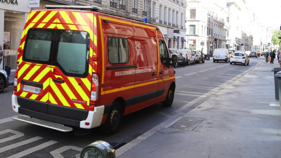 Coup de couteau pr&egrave;s de Grenoble : un jeune homme dans un &eacute;tat critique