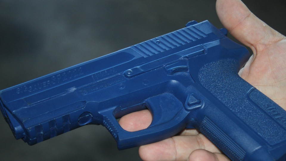 Coups de feu pr&egrave;s de Grenoble : le voisin ivre se rend, il s'est d&eacute;barrass&eacute; de son arme