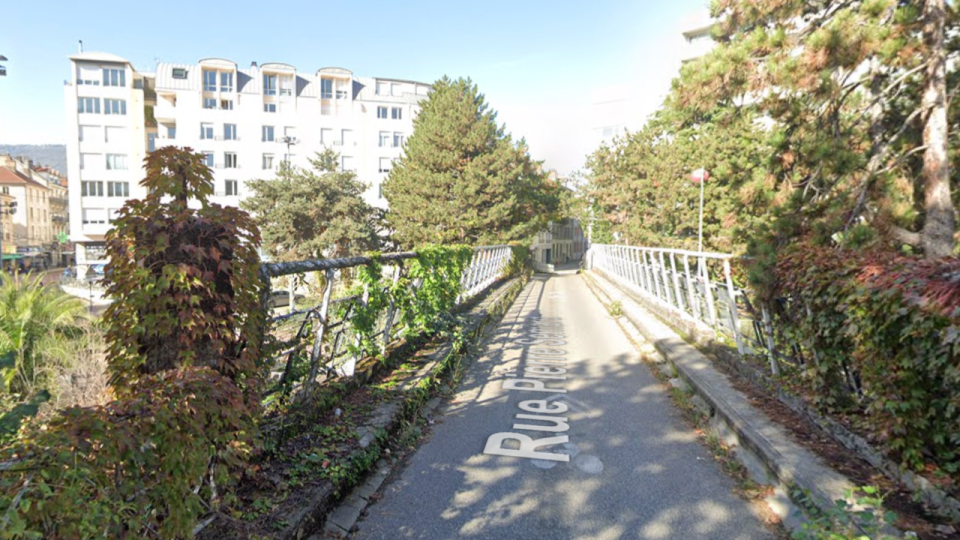 Grenoble : accident voiture-trottinette, un jeune homme gri&egrave;vement bless&eacute; apr&egrave;s une terrible chute