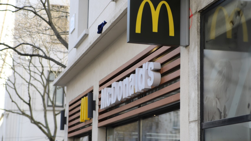 Grenoble : il blesse le manager du McDonald’s à coups de couteau pour avoir refusé de le rembourser, la justice le rattrape