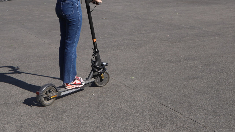 Grenoble : il vole une trottinette à l’aide d’un couteau