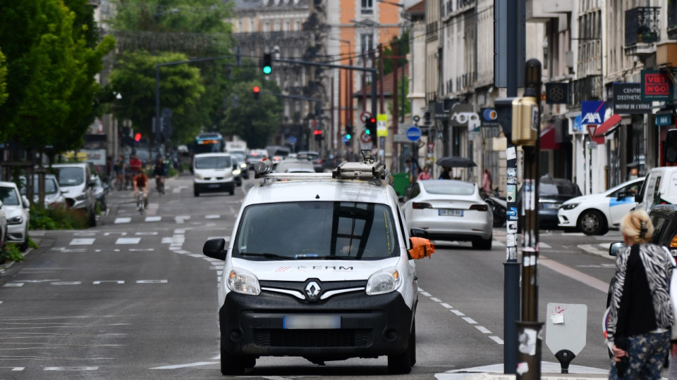 Grenoble : la Ville va obstruer 2500 bouches d'arrosage des trottoirs qui ne fonctionnent plus depuis six ans