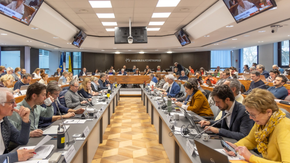 Grenoble : le coût du siège de la Métropole explose