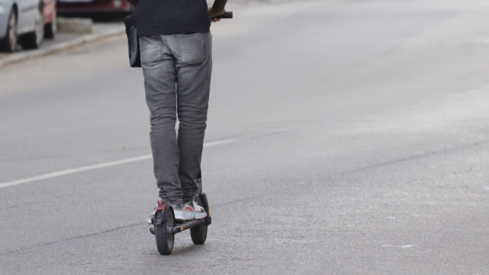 Grenoble : rep&eacute;r&eacute; par les policiers alors qu'il livrait une arme de poing
