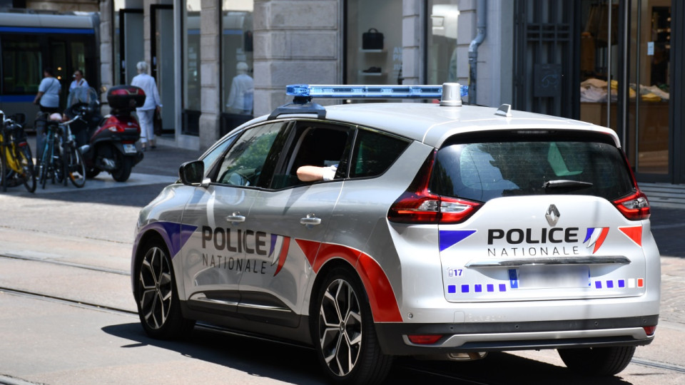 Grenoble : soup&ccedil;onn&eacute; de tirer en l'air avec un fusil de chasse, il est arr&ecirc;t&eacute;