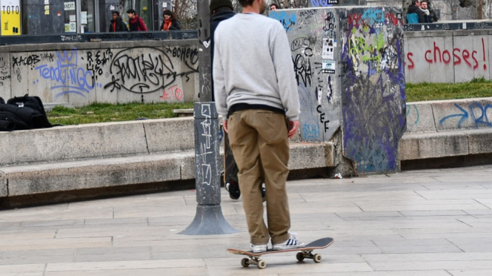 Grenoble : un skateur gravement blessé à la tête après un accident avec une voiture