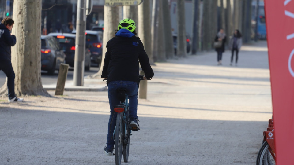 Grenoble : une cycliste dans un état grave après avoir été renversée par un bus