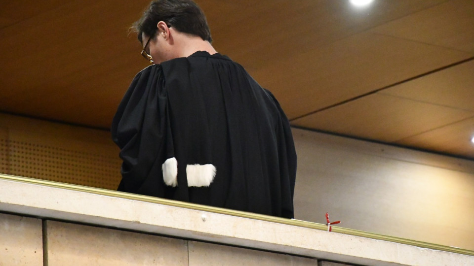 Is&egrave;re : il consulte pour un mal de dos, le kin&eacute; entame une fellation