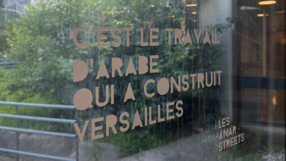 L’Université Grenoble Alpes annonce retirer les messages anti-blancs gravés sur des vitres : le RN réclame l’ouverture d’une enquête