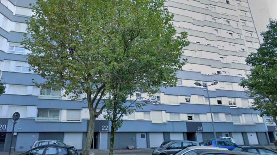 Lard&eacute;e de coups de couteau dans un immeuble pr&egrave;s de Grenoble : la victime aurait &eacute;t&eacute; tu&eacute;e apr&egrave;s avoir r&eacute;clam&eacute; de l'argent &agrave; une famille d'Echirolles