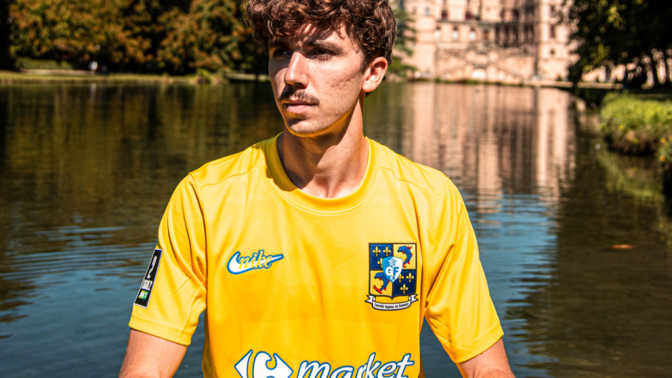 Le Grenoble Foot 38 présente un troisième maillot plutôt osé