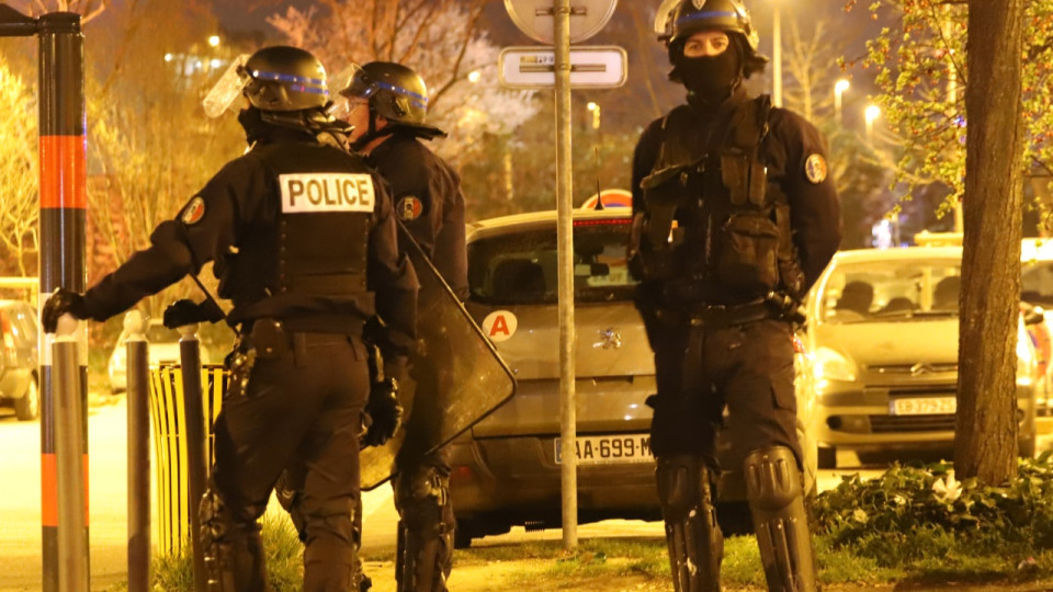 Le pr&eacute;fet de l'Is&egrave;re prend des mesures pour des f&ecirc;tes de fin d'ann&eacute;e apais&eacute;es