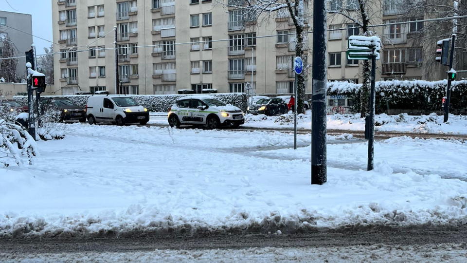 Neige &agrave; Grenoble : les routes paralys&eacute;es