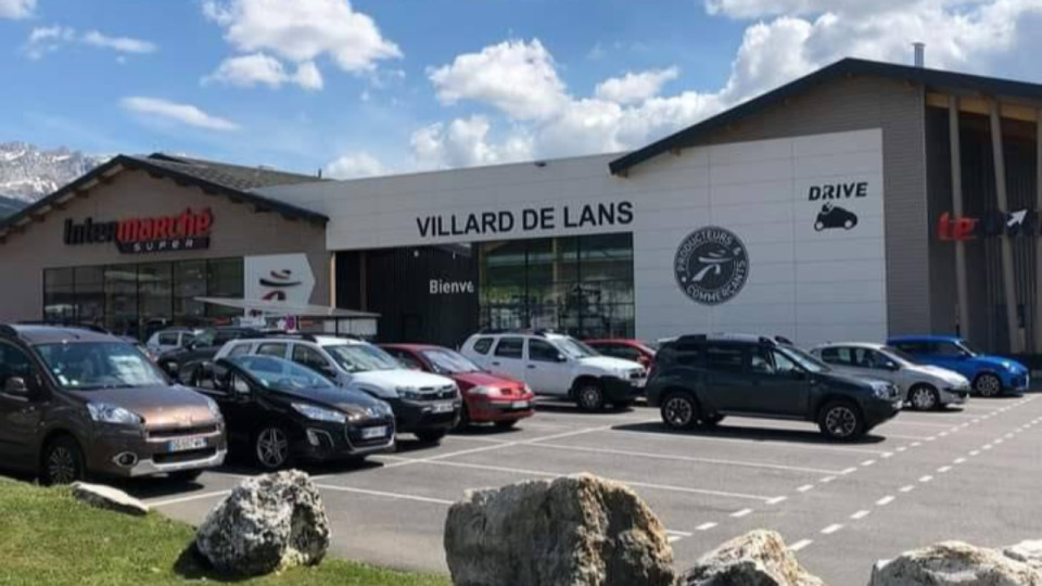 Pr&egrave;s de Grenoble : cet Intermarch&eacute; ferm&eacute; en urgence apr&egrave;s la d&eacute;couverte de fissures