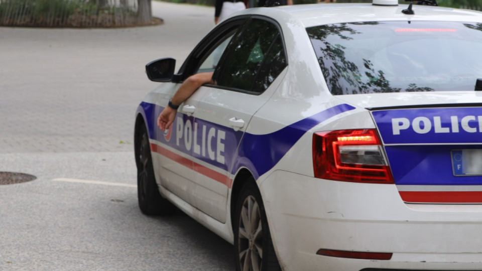 Près de Grenoble : il braque un restaurant, jette sa cagoule et se fait arrêter Près de Grenoble : il braque un restaurant, jette sa cagoule et se fait arrêter