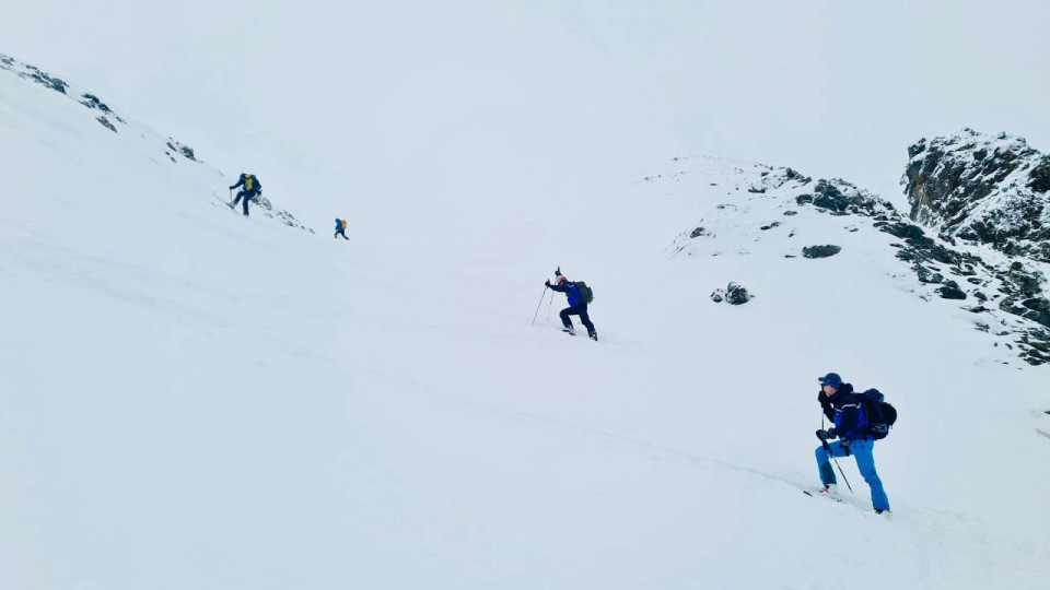 Pr&egrave;s de Grenoble : pr&egrave;s de quatre interventions en haute montagne