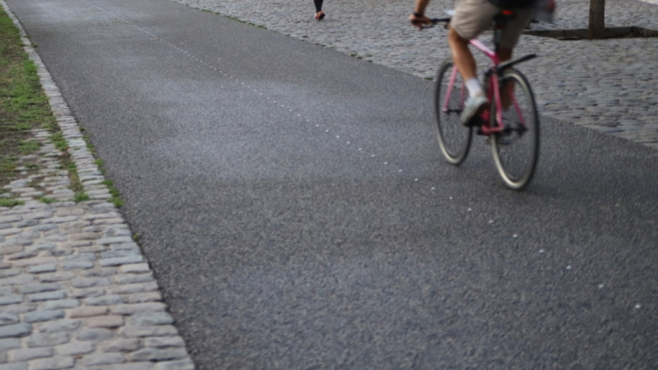 Renvers&eacute;e par une voiture, une septuag&eacute;naire &agrave; v&eacute;lo d&eacute;c&egrave;de sur le coup