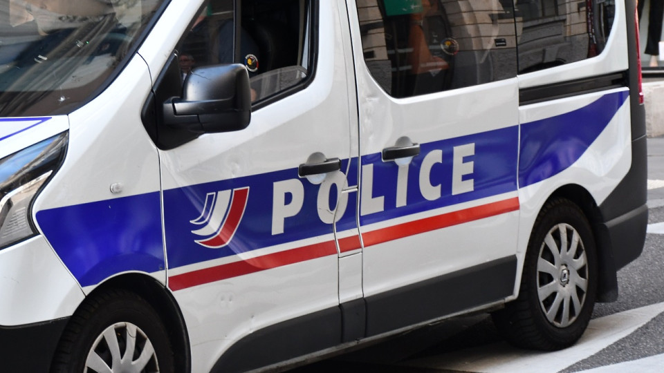 Un homme percuté puis embarqué de force dans une voiture près de Grenoble : la police le recherche activement