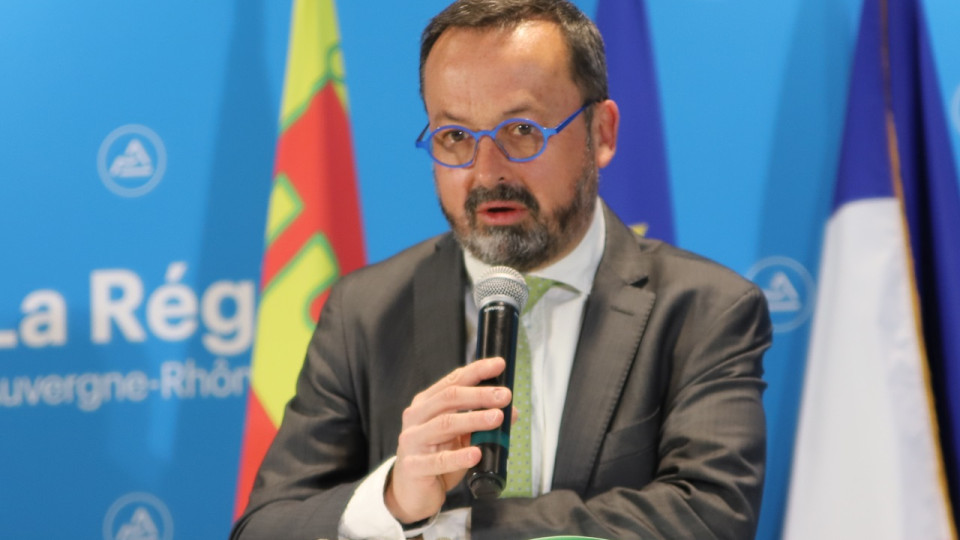 Un sénateur s’en prend au ministre de la Santé Yannick Neuder sur ses nombreux déplacements en Isère